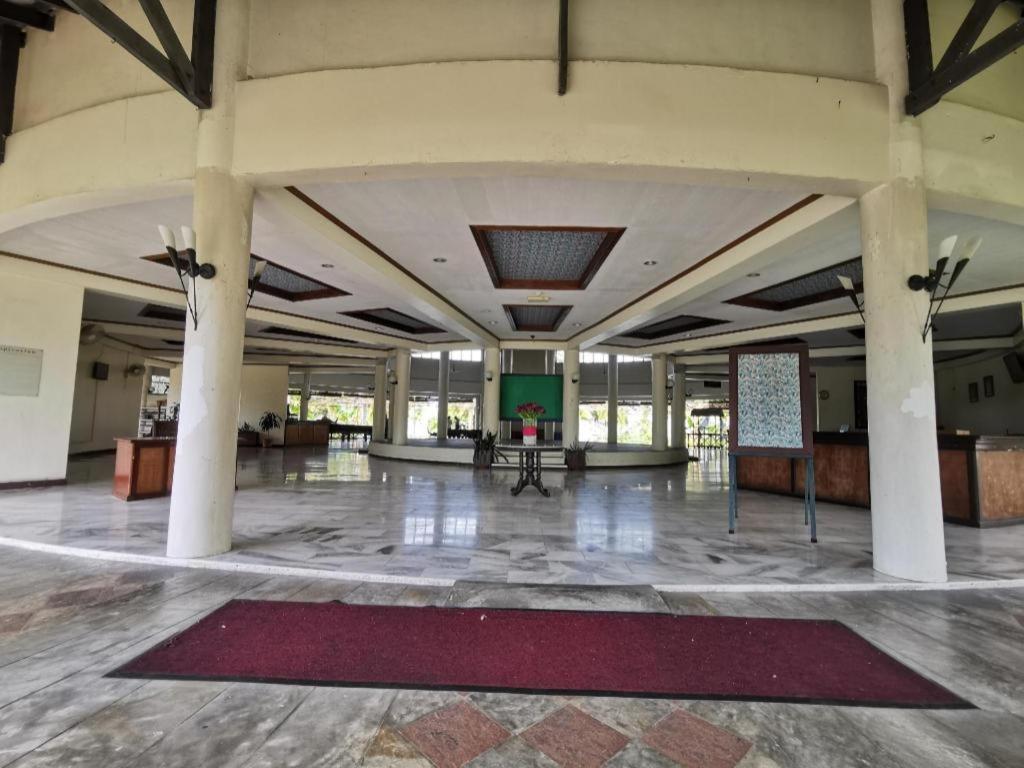 Oyo 89972 Borneo Paradise Beach Hotel Kota Kinabalu Extérieur photo