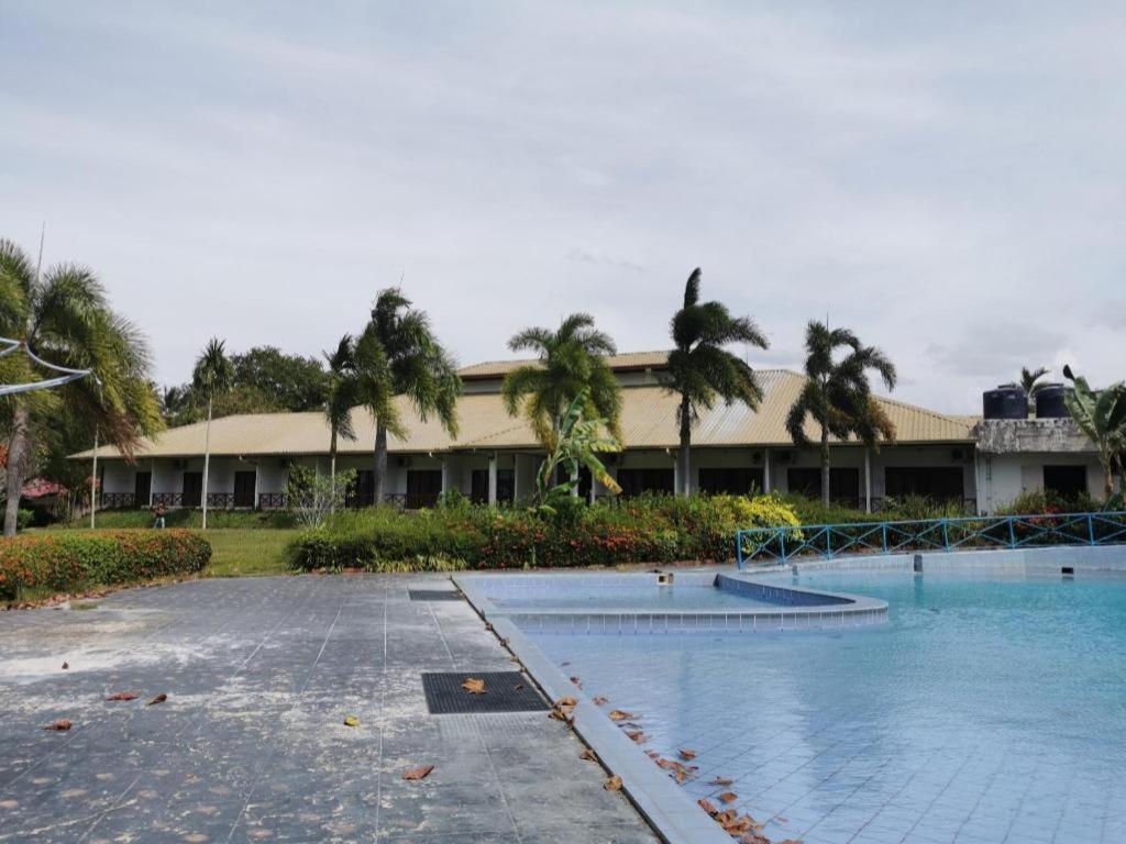 Oyo 89972 Borneo Paradise Beach Hotel Kota Kinabalu Extérieur photo