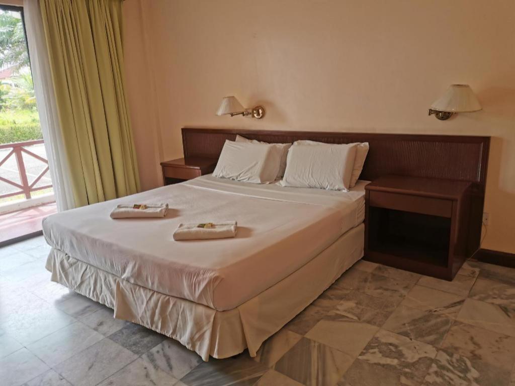 Oyo 89972 Borneo Paradise Beach Hotel Kota Kinabalu Extérieur photo